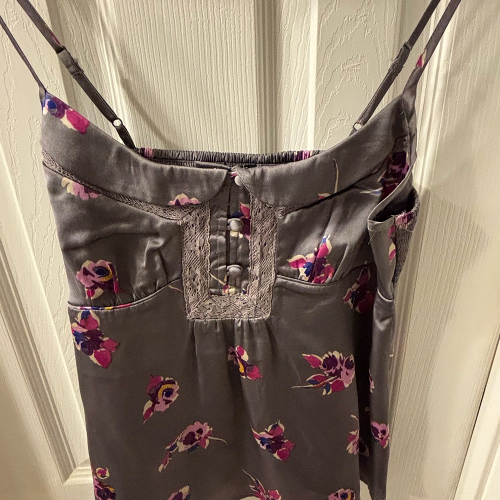 American Eagle gray halter top women’s size medium new. Satin gray.